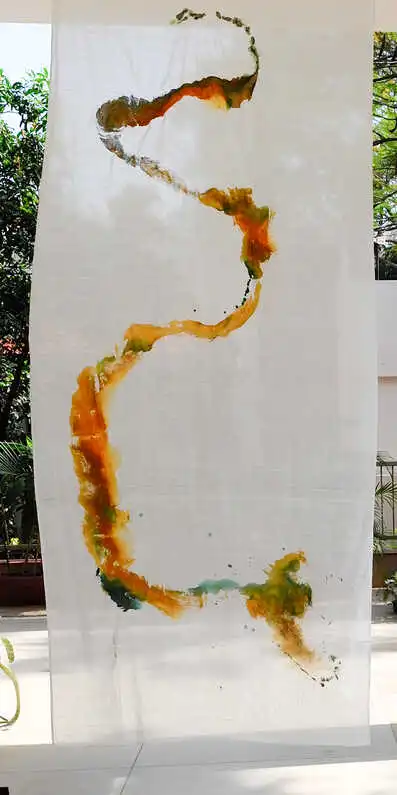 Turmeric, Turquoise, Ultramarine, Golden powder, Arabic gum
On « Mul-mul » cotton
2021 - 300 X 114 cm - 118 x 44.9 inches