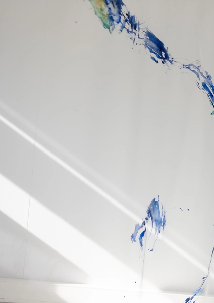 Ultramarine, true emerald powder, ochre, turmeric, acacia gum on silk « crepeline », carbon stick, 139 cm x 250 cm - 55 x 98 inches