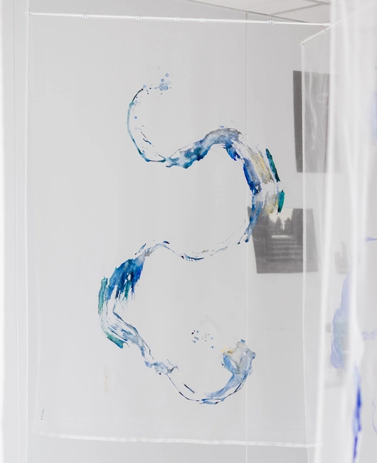 Ultramarine, true emerald powder, sand, acacia gum on silk « crepeline », carbon stick.
 100 cm x 139 cm - 39 x 55 inches